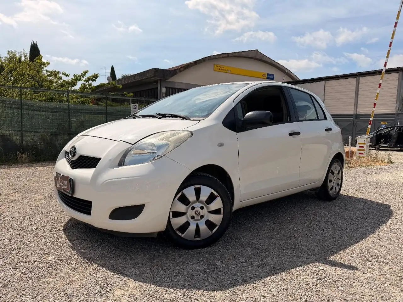 Toyota Yaris 1.0 Now 5p my10 — photo 1 of 28