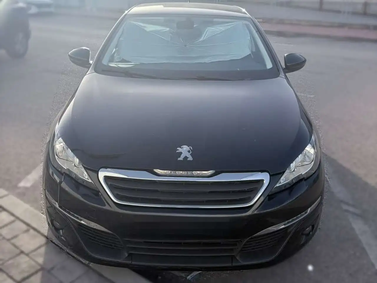 Peugeot 308 5p Style 1.2 PureTech 130 SS — photo 1 of 10