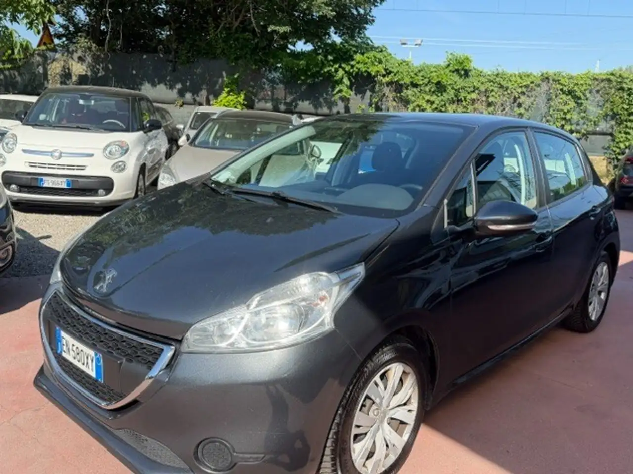 Peugeot 208 1.4 HDi 68 CV 5 porte Allure — photo 1 of 14