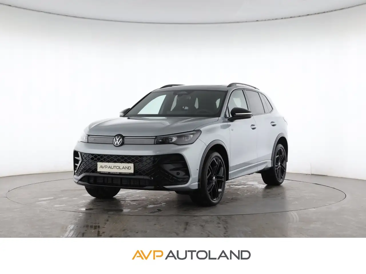 Volkswagen Tiguan 2.0 TDI DSG 4MOTION R-Line BLACK STYLE — photo 1 of 15