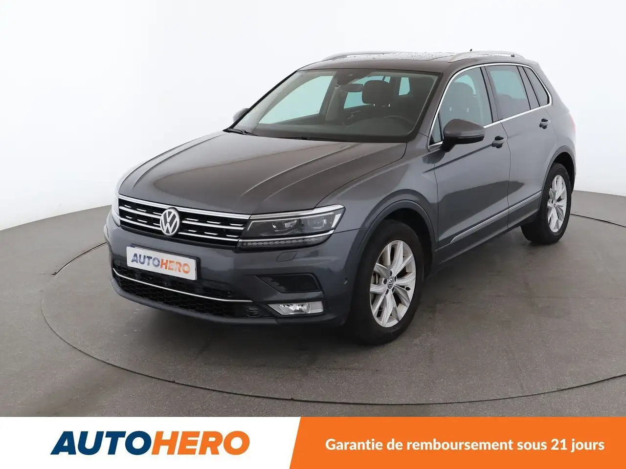 Volkswagen Tiguan 2.0 TDI BlueMotion Tech Carat 4Motion DSG7 — photo 1 of 30