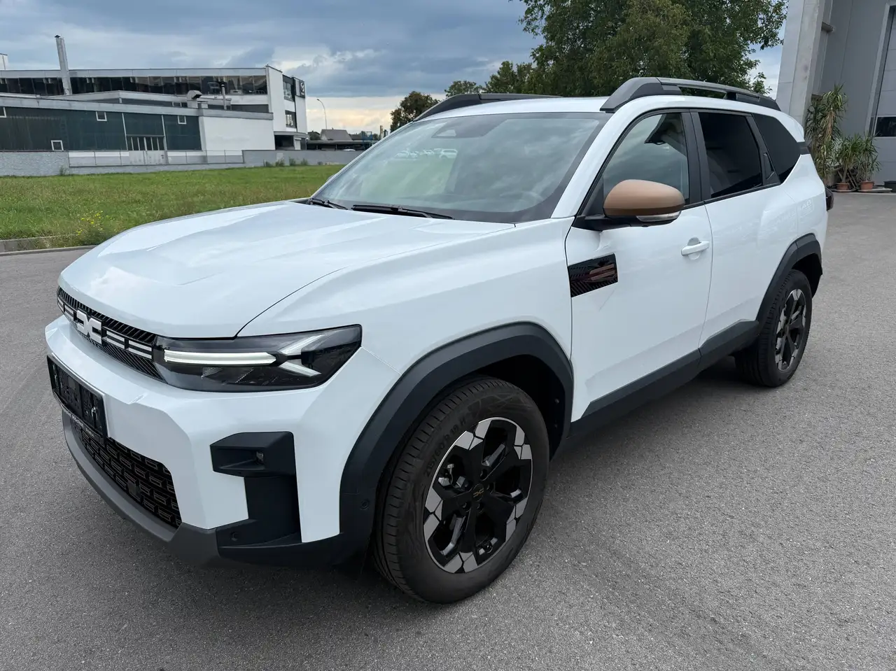 Dacia Bigster Extreme Hybrid 155 Automatik Navi Pano AHK WKR — photo 1 of 18