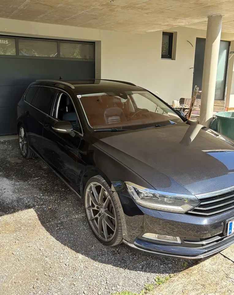 Volkswagen Passat Variant SCR Highline TDI 4Motion DSG — photo 1 of 10