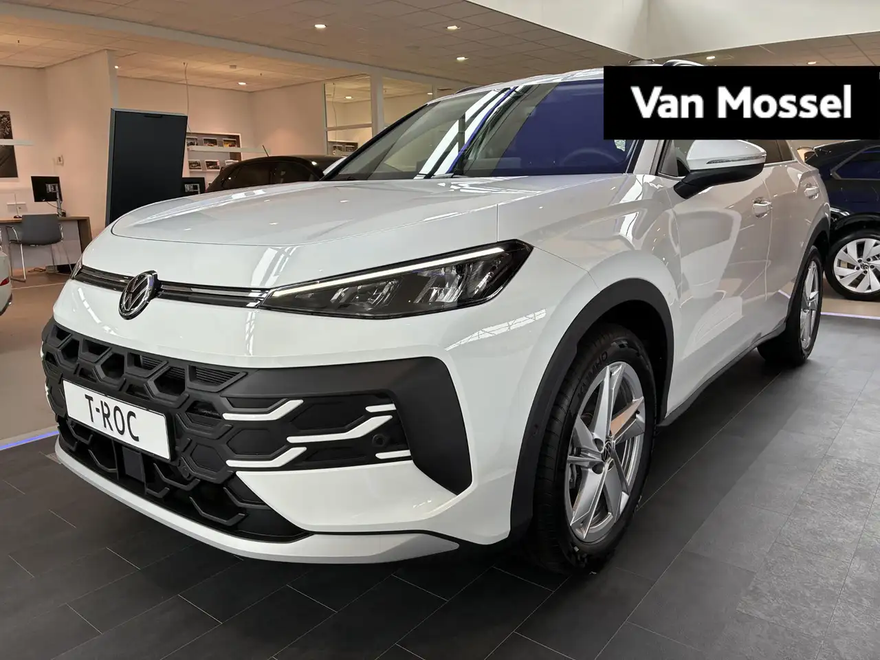 Volkswagen T-Roc 1.5 eTsi Life First Edition | Automaat | Adaptive — photo 1 of 11
