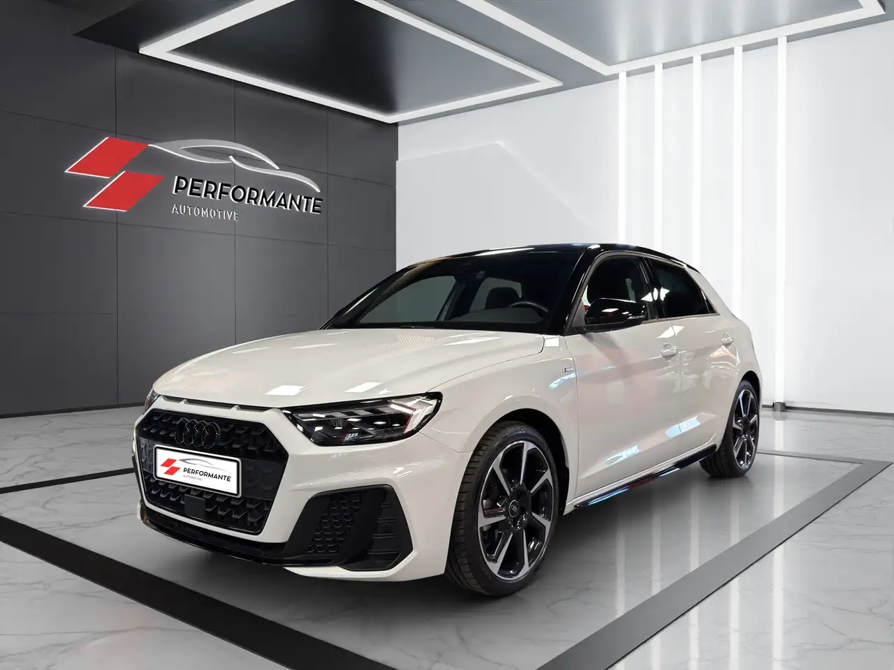 Audi A1 Sportback 1.0 TSI S line — photo 1 of 15