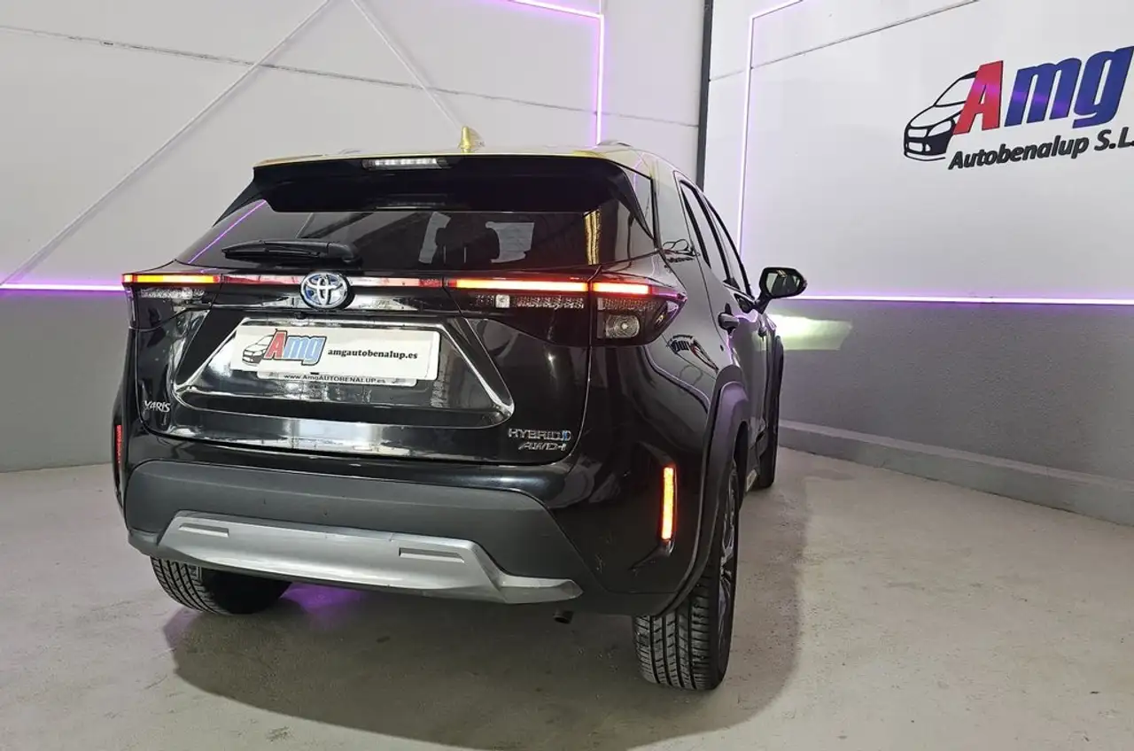 Toyota Yaris Cross 120H Adventure — photo 1 of 12