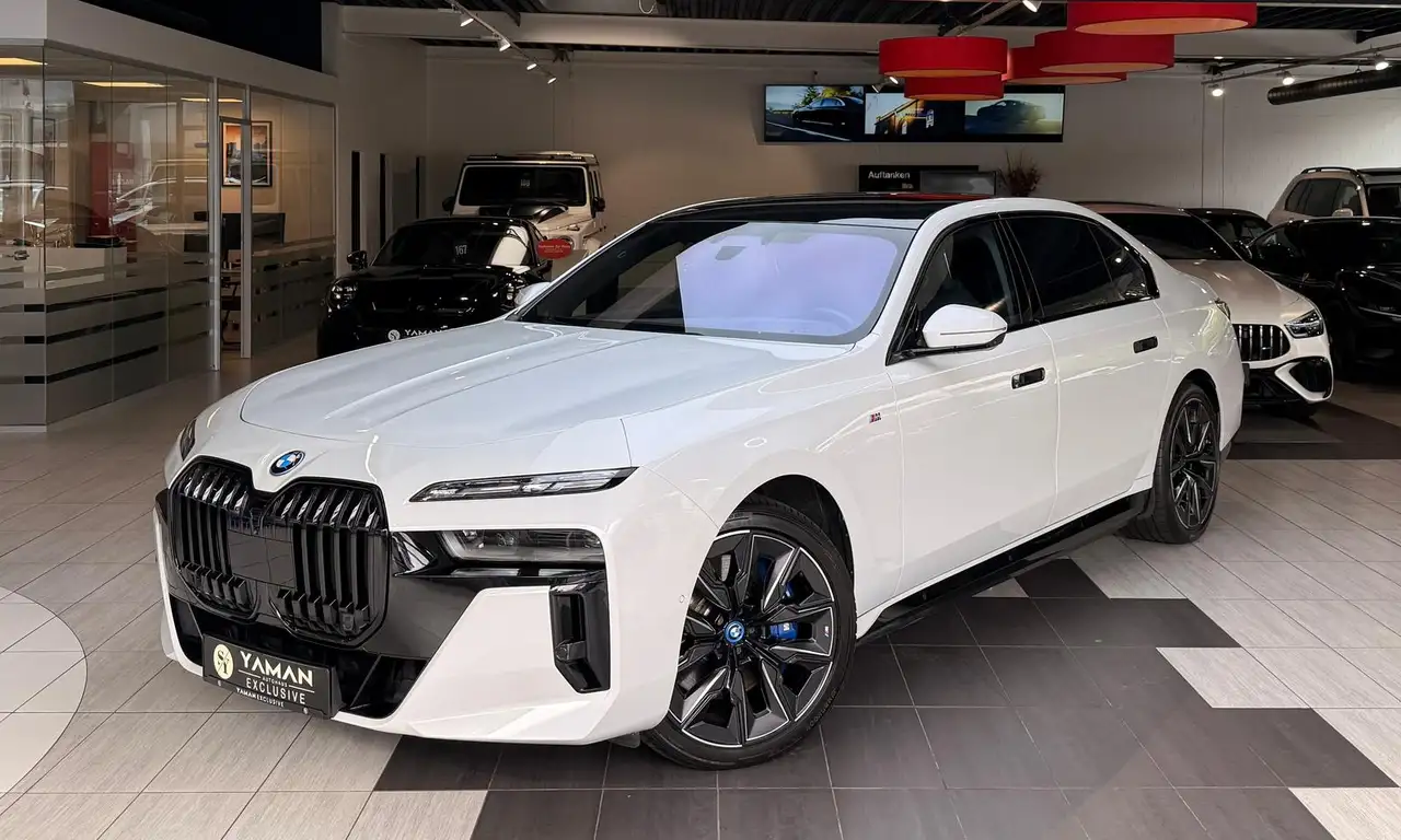BMW i7 xD 60 M Sport PanoSKY*Aut-Türen*TheatreScreen — photo 1 of 30