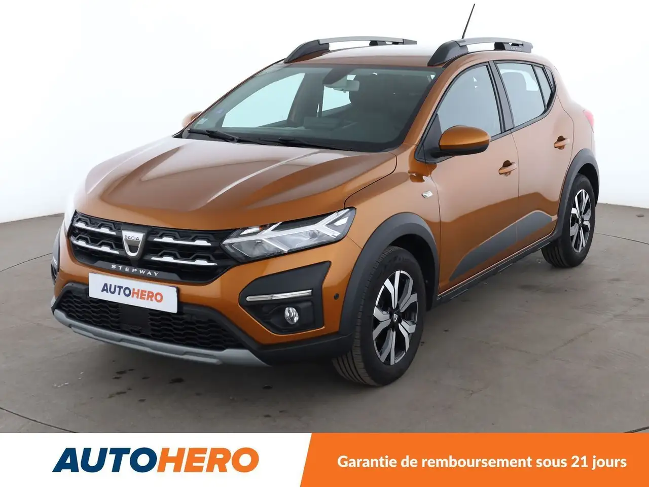 Dacia Sandero Stepway 1.0 TCe Confort — photo 1 of 30