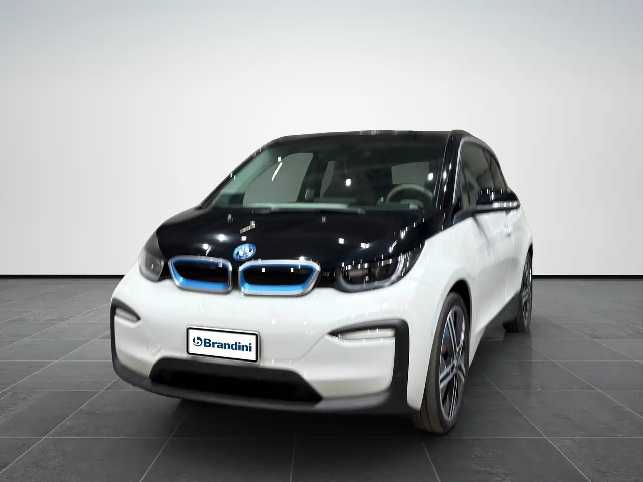 BMW i3 120Ah Advantage — photo 1 of 15