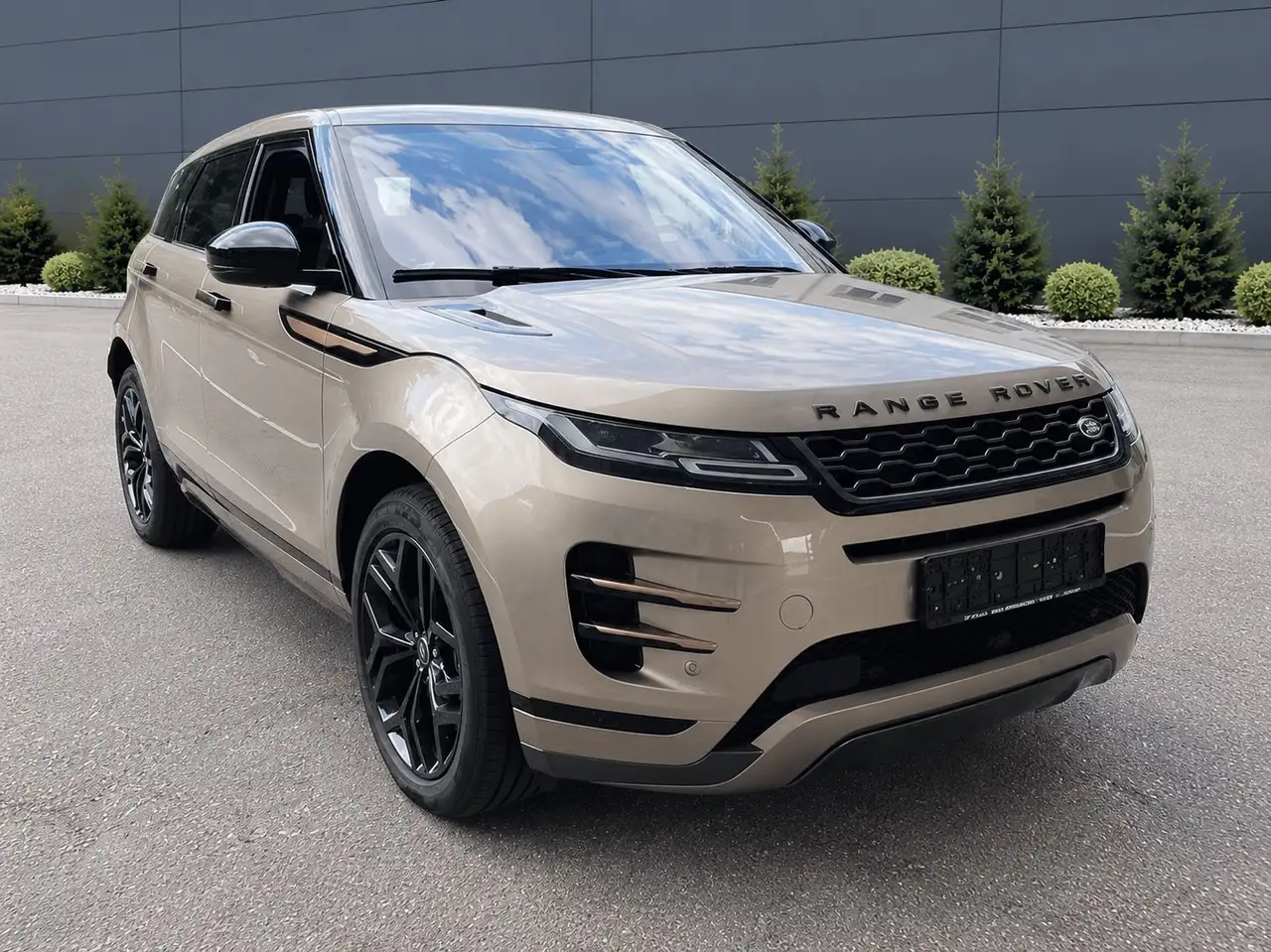 2026 Land Rover Range Rover Evoque D165 AWD R-Dynamic SE, photograph 4