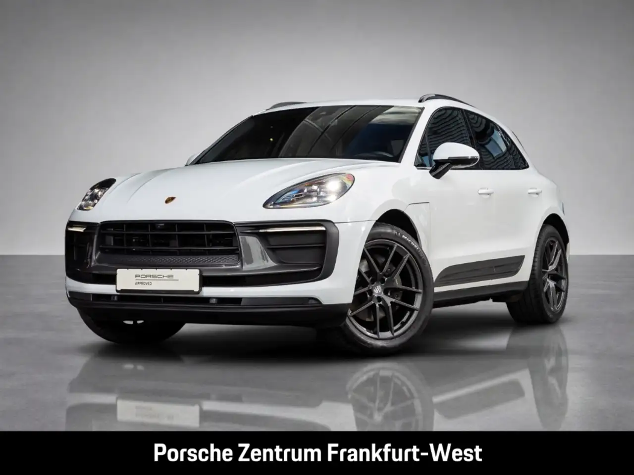 Porsche Macan T — photo 1 of 15