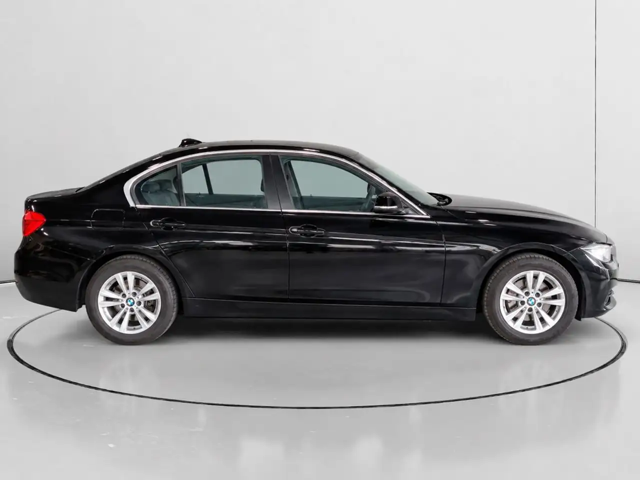 2016 BMW 318 318dA, photograph 2