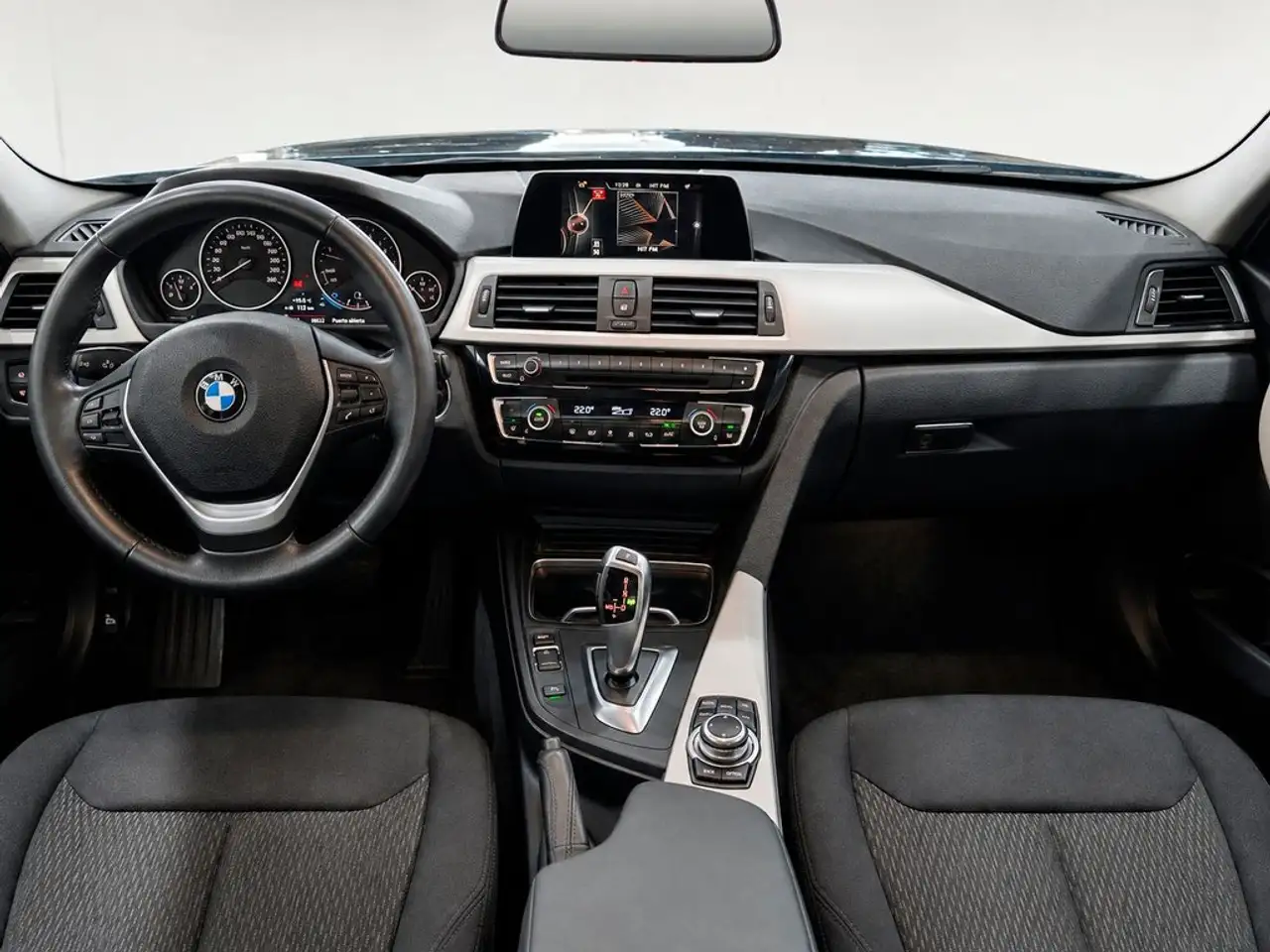 2016 BMW 318 318dA, photograph 9