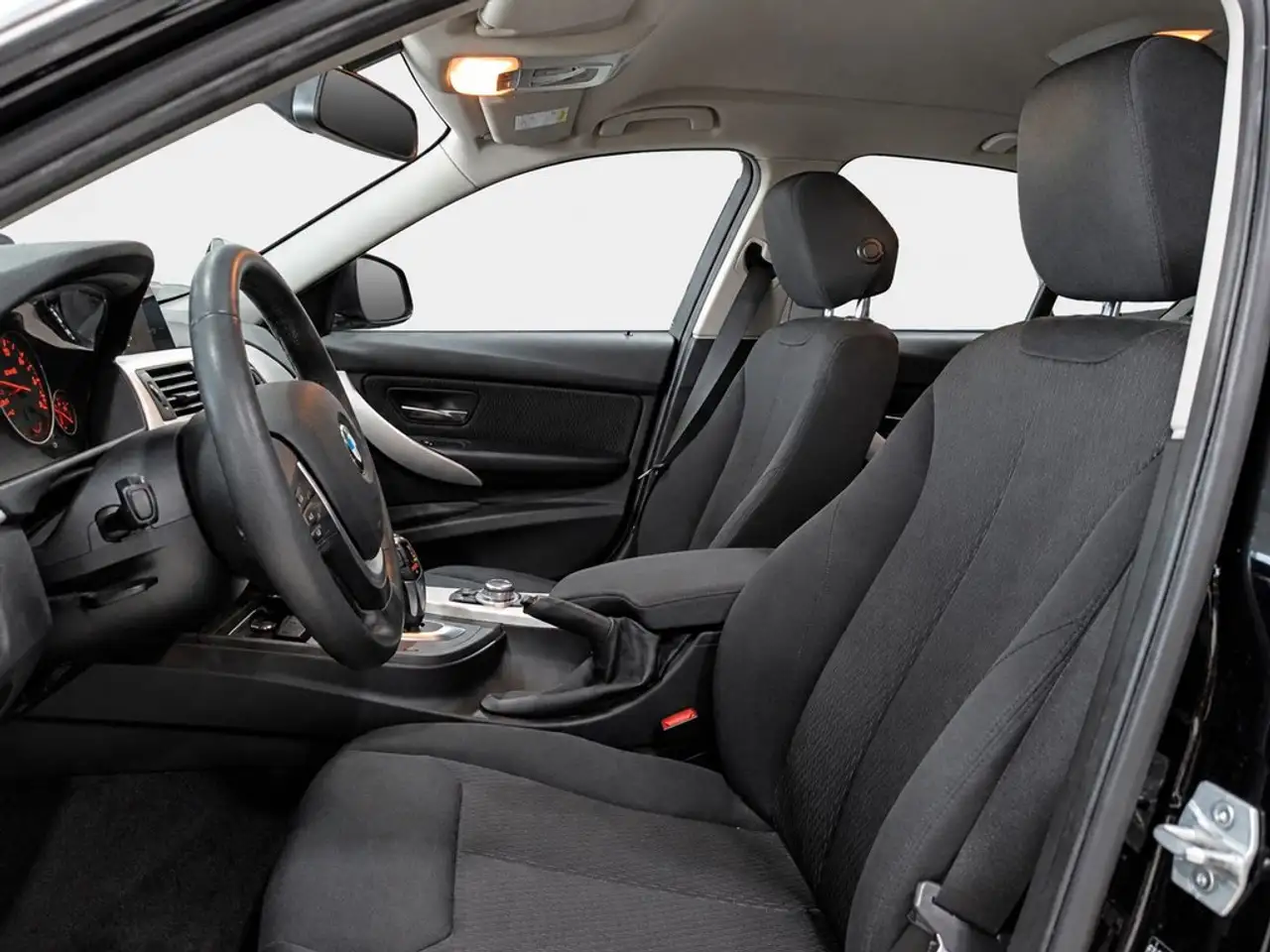 2016 BMW 318 318dA, photograph 11