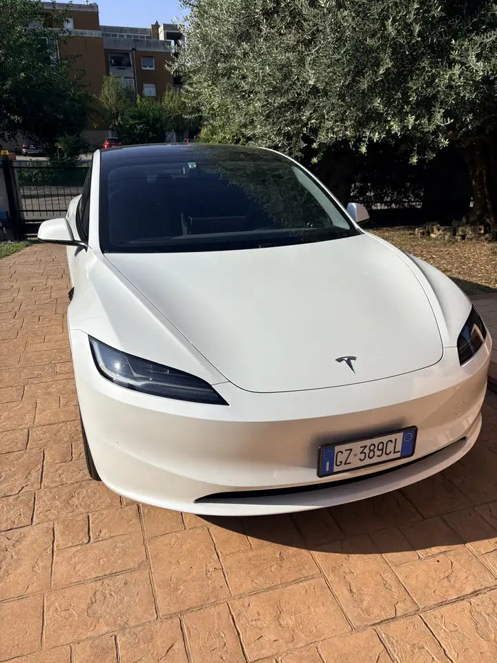 Tesla Model 3 Premium rwd — photo 1 of 5