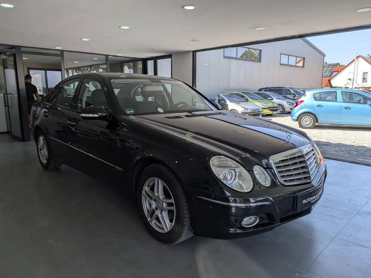 Mercedes-Benz E 280 NAVI+SITZHEIZUNG+KLIMA+TEMPOMAT — photo 1 of 24