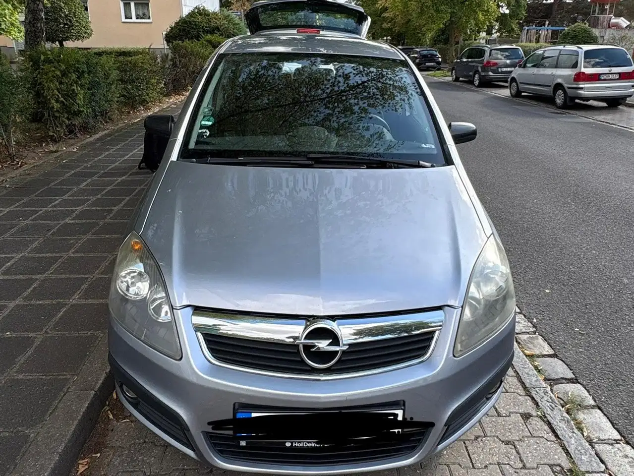 Opel Zafira Zafira 1.6 Edition — photo 1 of 15