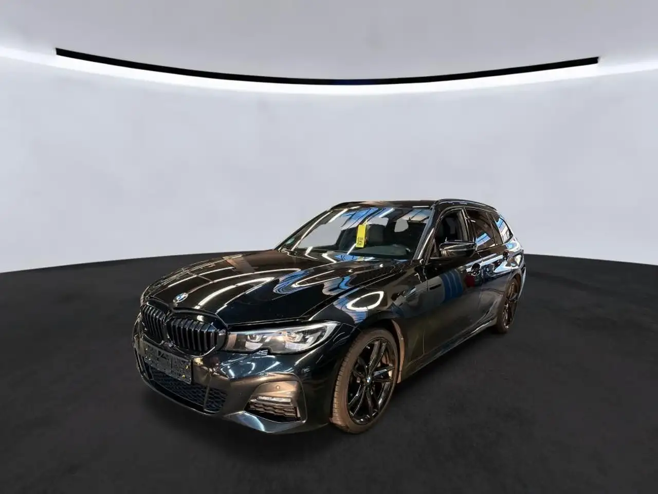 BMW 330 d Touring M-Sport Aut. AHK Navi Alu19 PDC LED — photo 1 of 7