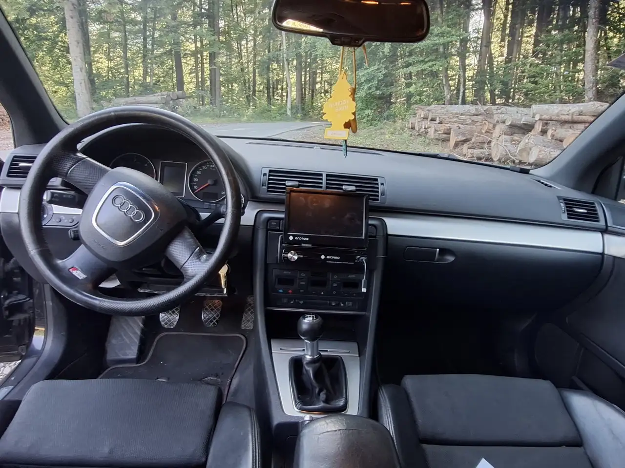 Audi A4 Avant 2.0 V16 TDI — photo 1 of 8