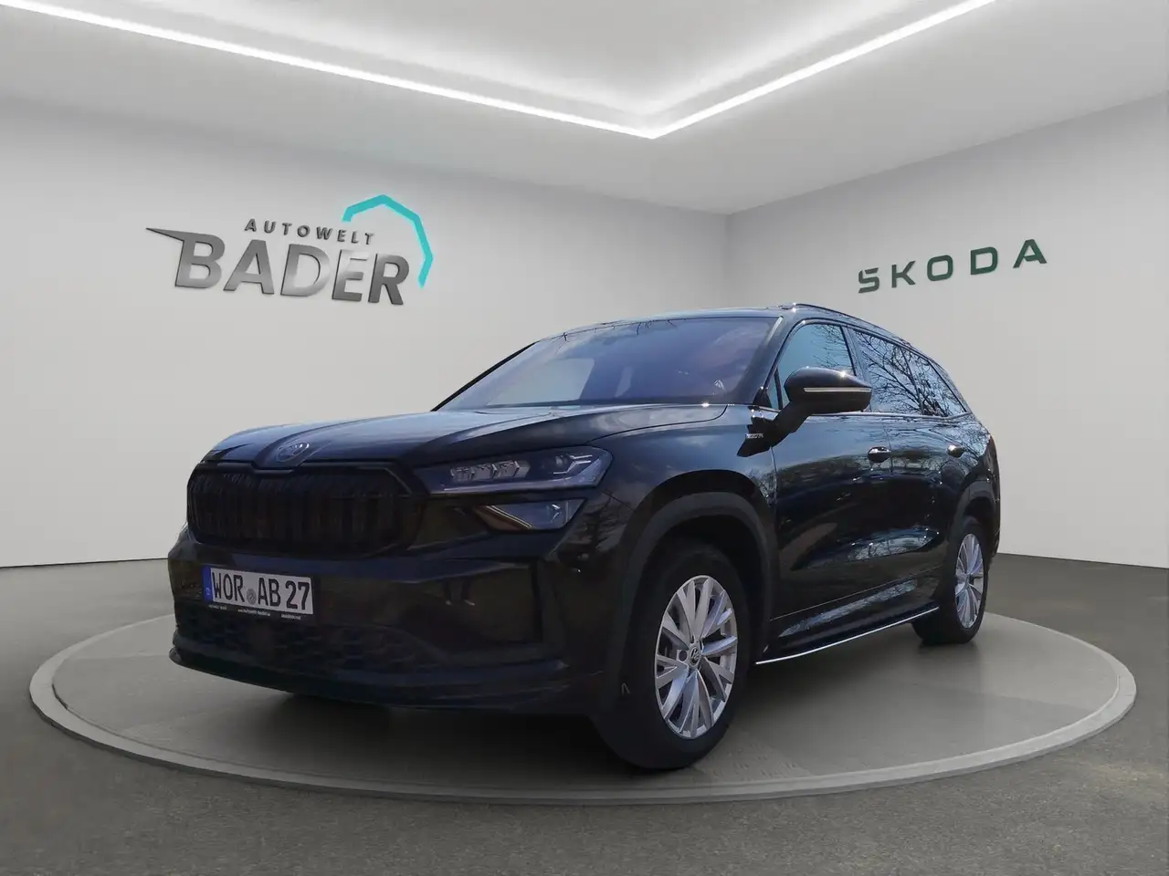 Skoda Kodiaq Sportline 2,0 TDI Matrix Pano AHK ACC Stand HZ. — photo 1 of 21
