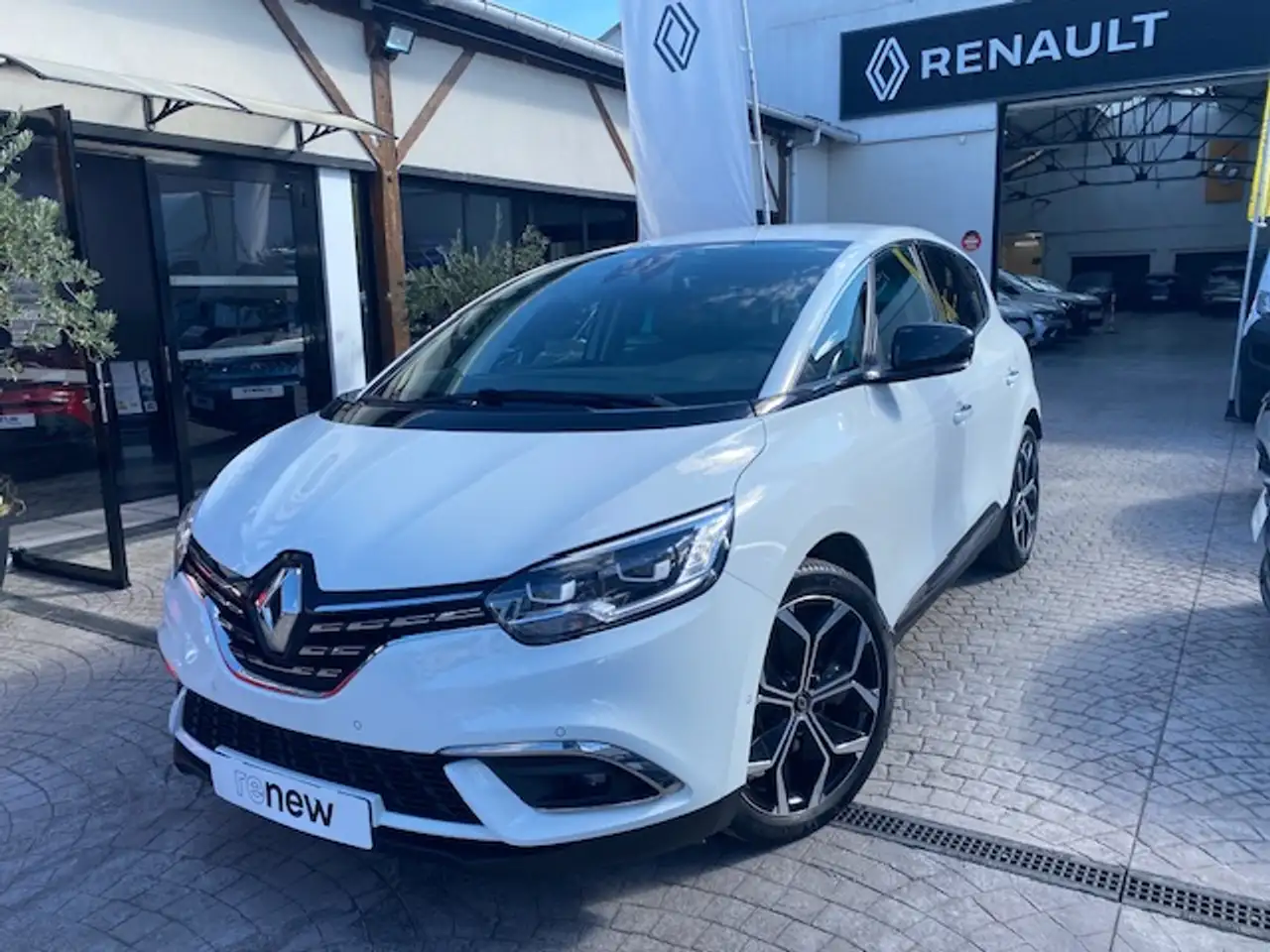 Renault Scenic Scenic TCe 140 Techno — photo 1 of 20