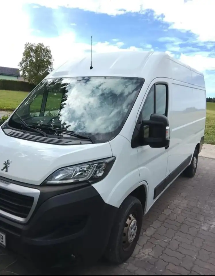Peugeot Boxer Van L2H2 2,2 BlueHDi — photo 1 of 6
