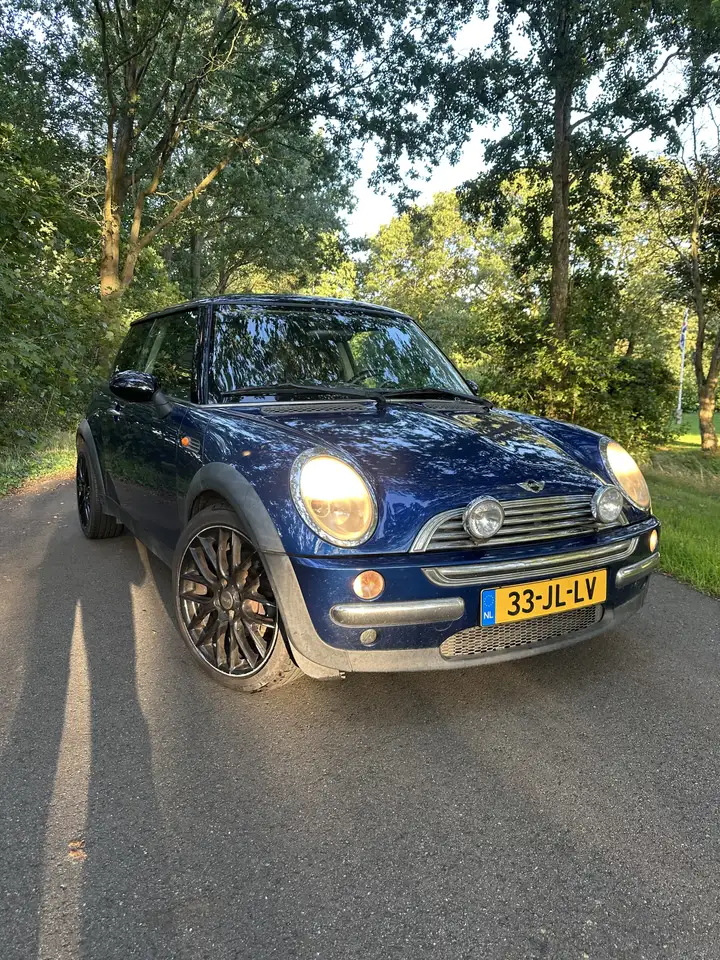 MINI Cooper 1.6 Cooper Pepper — photo 1 of 9