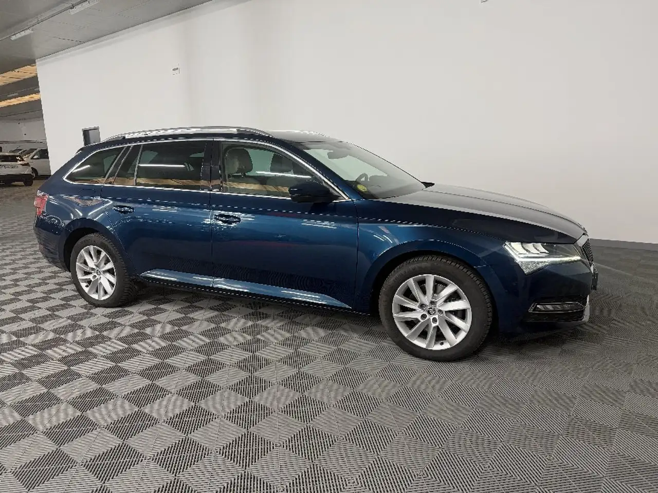 Skoda Superb COMBI 2.0 TDI 150 SCR DSG7 Style TVA récupérable — photo 1 of 10