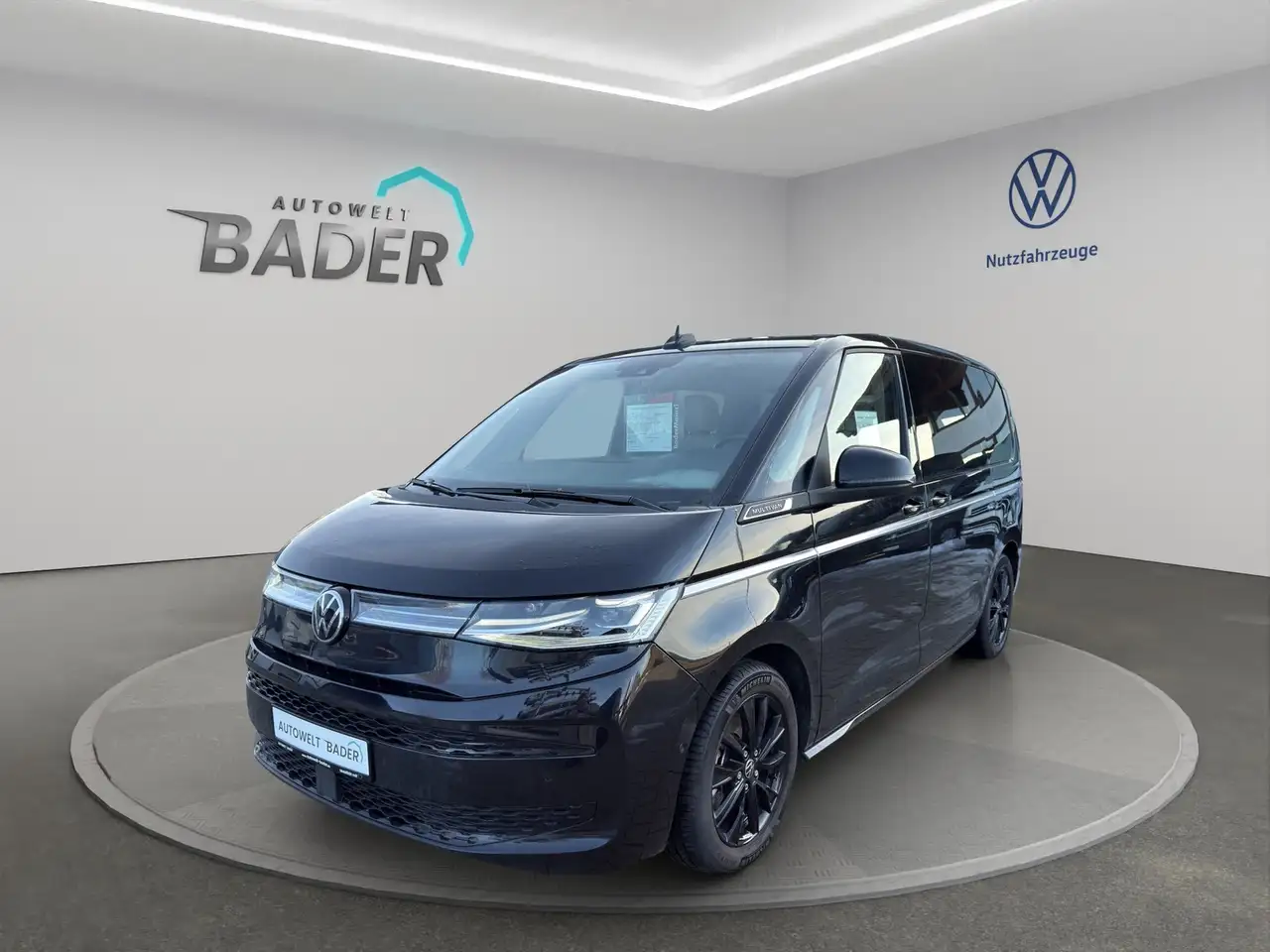 Volkswagen T7 Multivan Style 2,0 TDI T7 Multivan Style — photo 1 of 18