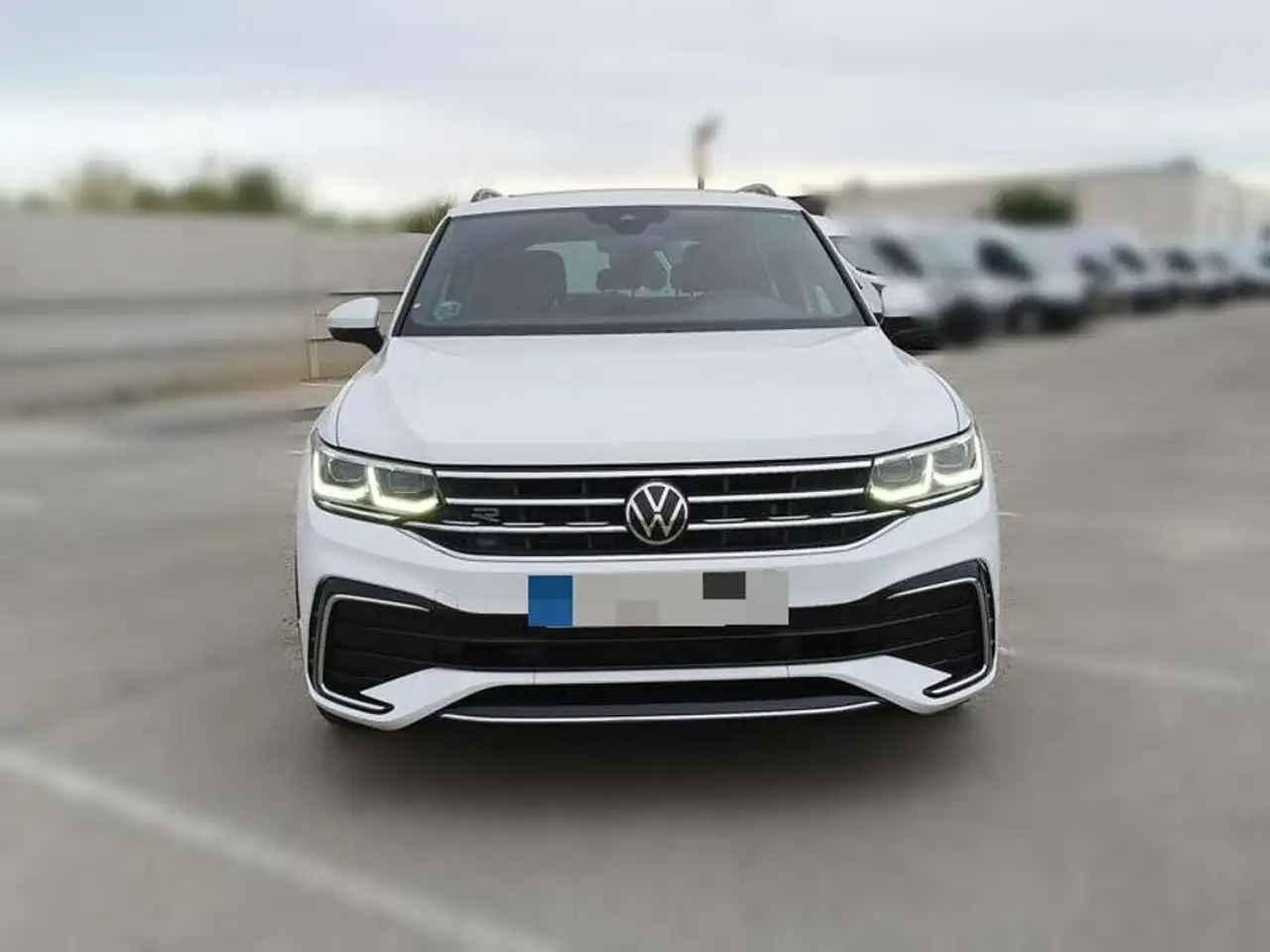 Volkswagen Tiguan 2.0TDI R-Line DSG 110kW — photo 1 of 15