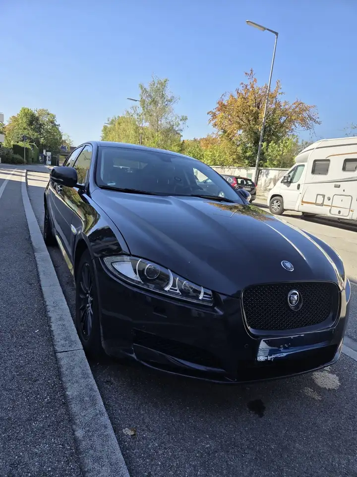 Jaguar XF 3.0 V6 Diesel S — photo 1 of 11