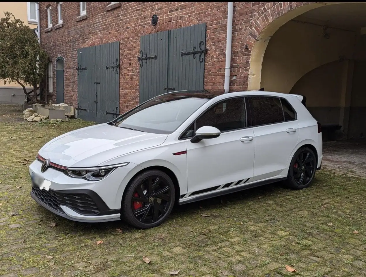 Volkswagen Golf GTI 2.0 TSI OPF DSG Clubsport — photo 1 of 18