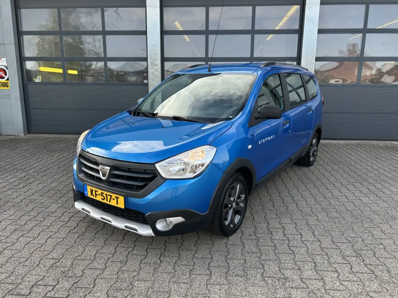Dacia Lodgy 1.2 Tce 115PK 5p Lauréate — photo 1 of 30