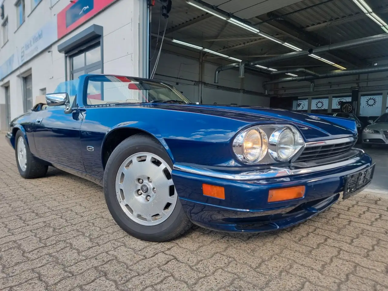Jaguar XJS Cabrio 4.0 HU 07/28 H-Zulassung — photo 1 of 15