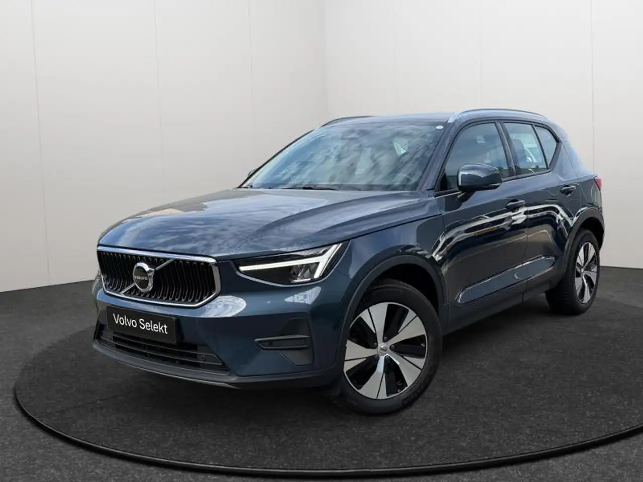 Volvo XC40 B3 Core 2026 / Essence — photo 1 of 22
