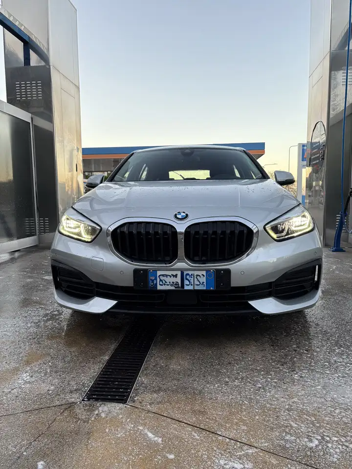 BMW 116 116d Business Advantage — photo 1 of 9