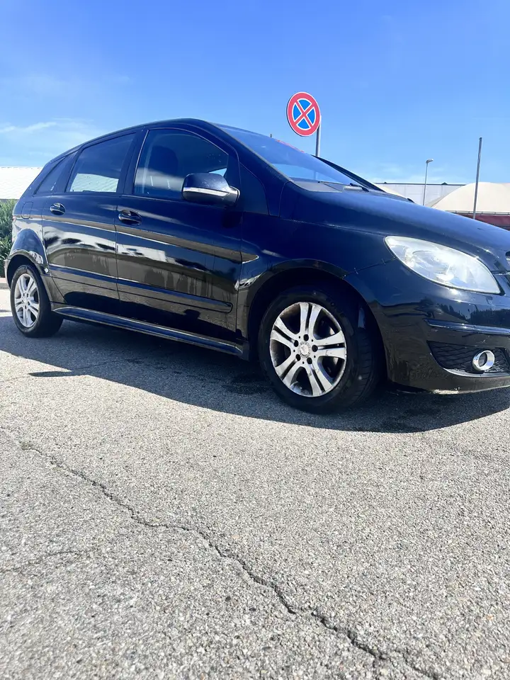 Mercedes-Benz B 180 cdi — photo 1 of 12