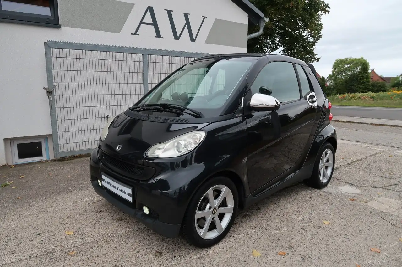 smart forTwo cabrio Micro Hybrid Drive 52 kW|Leder| — photo 1 of 20