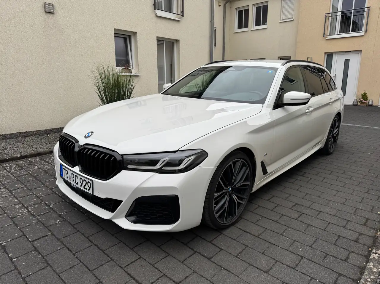 BMW 520 M Sport — photo 1 of 6