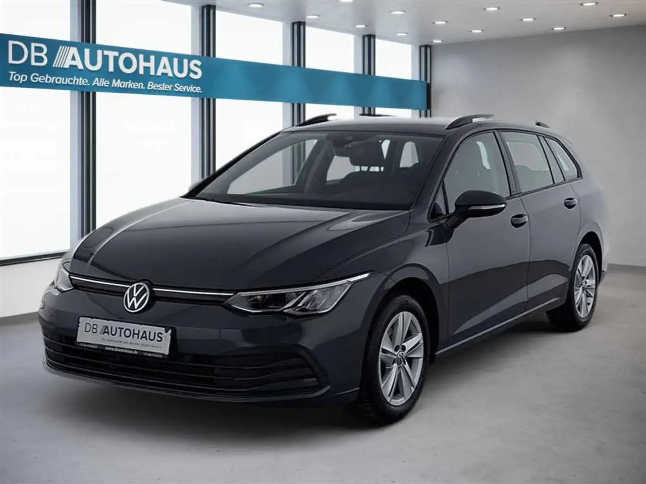 Volkswagen Golf Life 1.0 TSI — photo 1 of 15