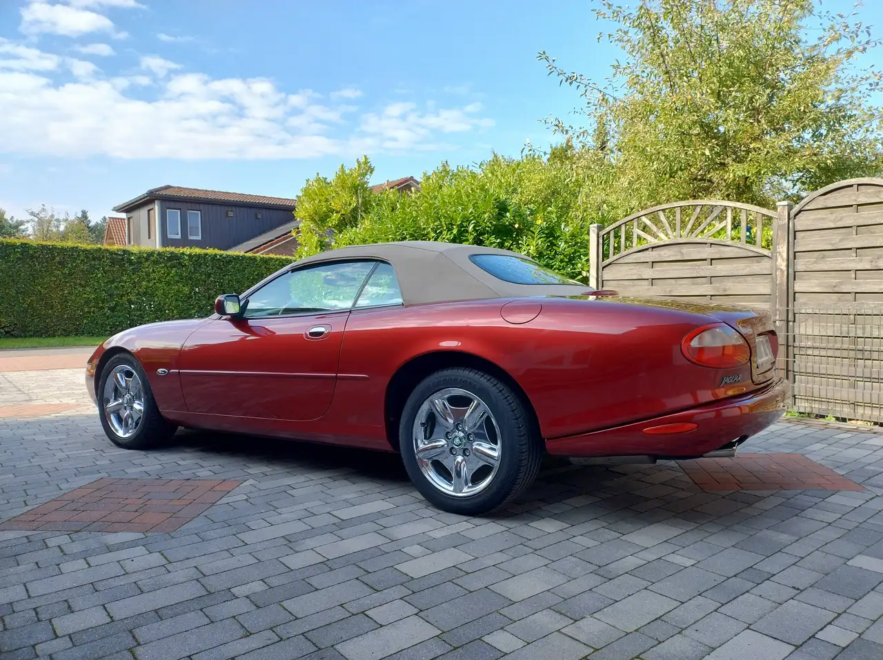 Jaguar XK8 XK8 Cabriolet — photo 1 of 6
