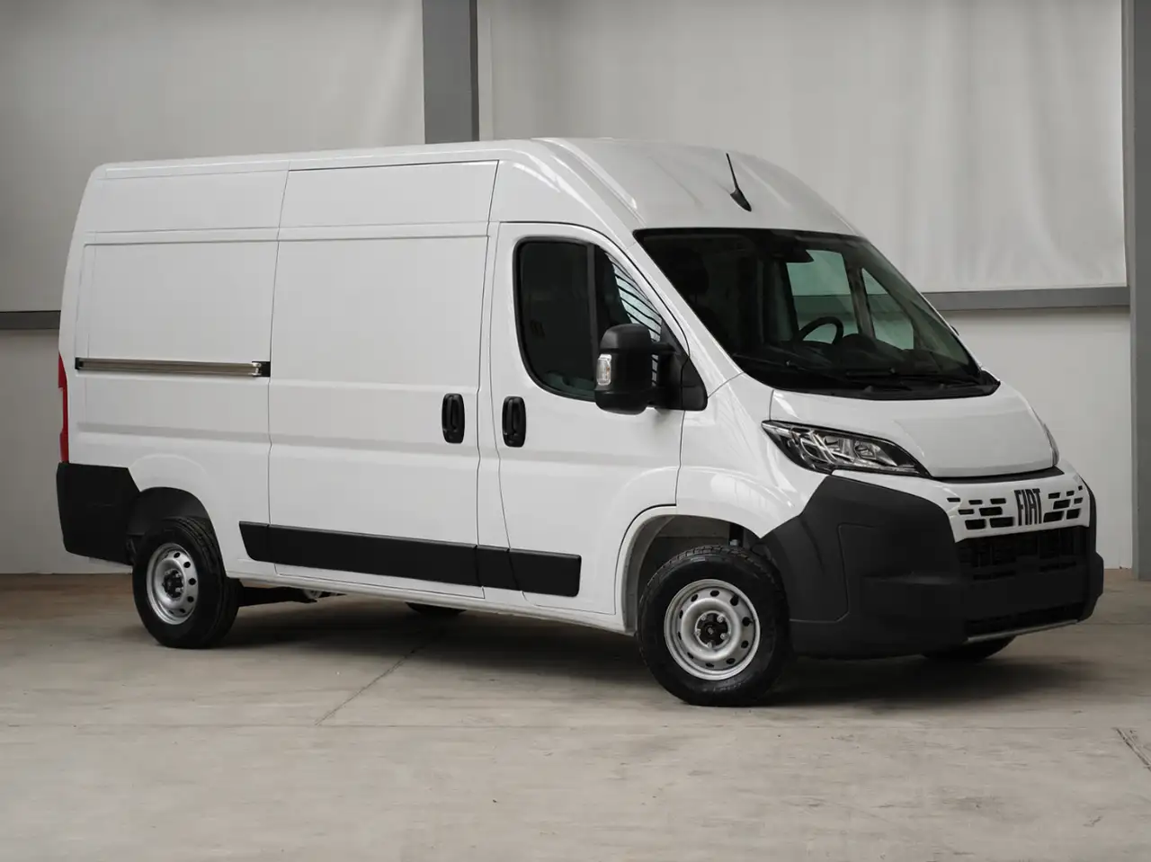 Fiat Ducato 33 L2H2 2.2 diesel 120cv Passo Medio Tetto Alto — photo 1 of 14