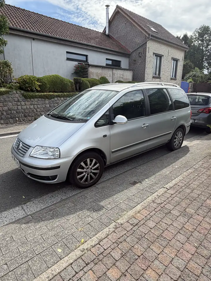 Volkswagen Sharan 1.9 TDi B2B-line Tiptronic — photo 1 of 15
