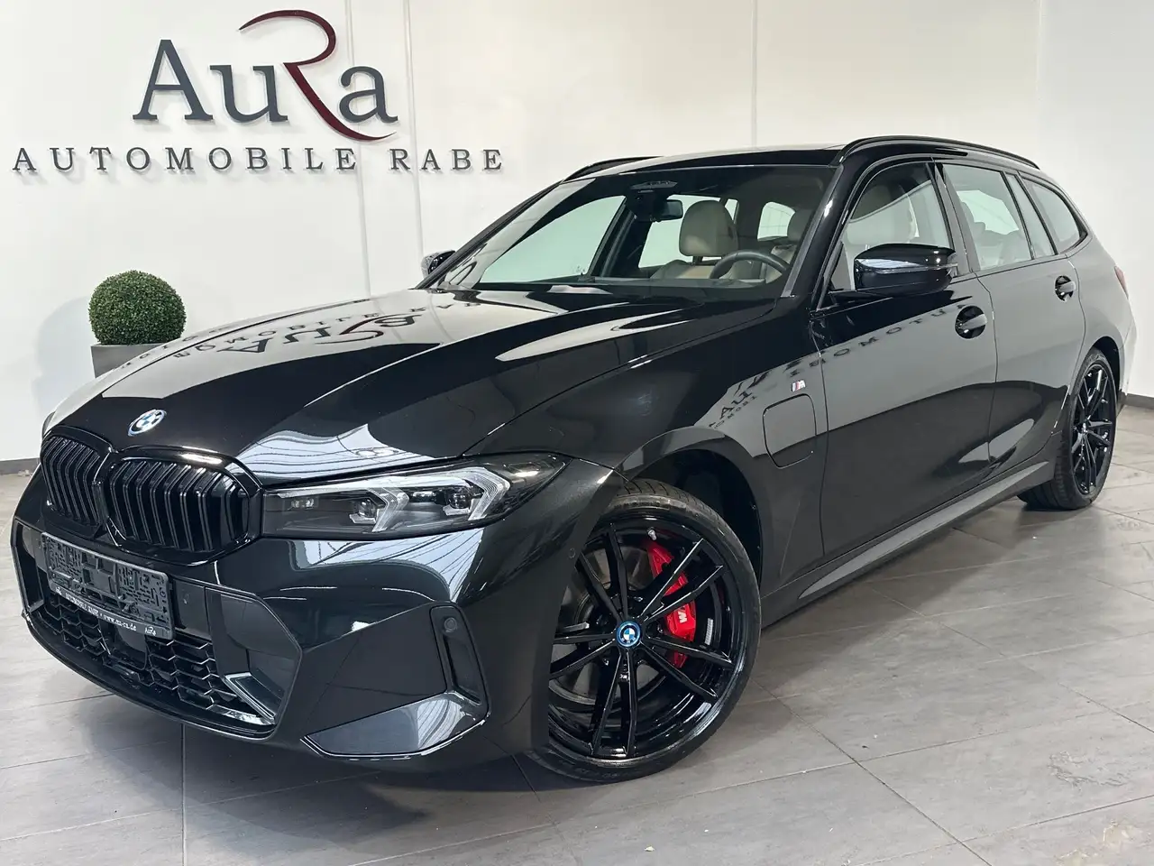 BMW 330 e Touring xDrive M-Sport NAV+LED+PANO+19ZOLL+SHZ — photo 1 of 26