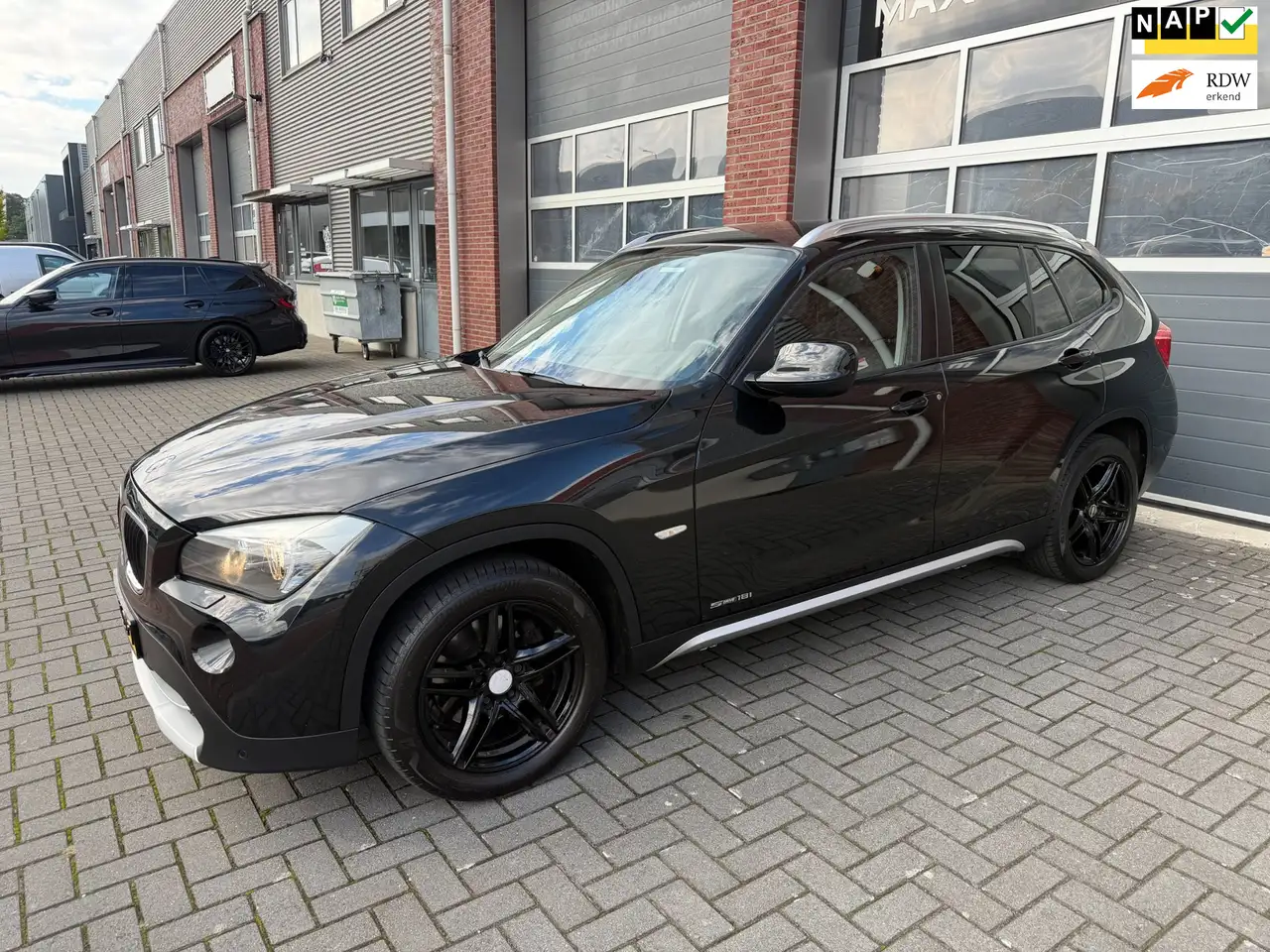 BMW X1 SDrive18i Executive Xenon Leder Trekhaak Navi Stoe — photo 1 of 26