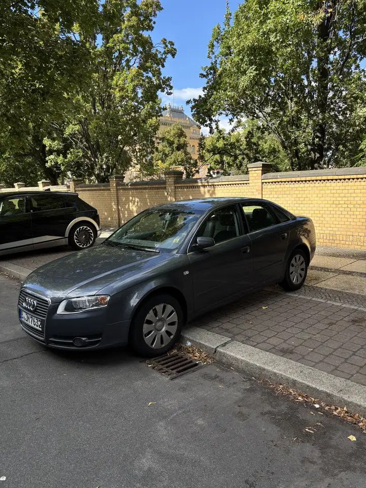 Audi A4 2.0 multitronic — photo 1 of 15
