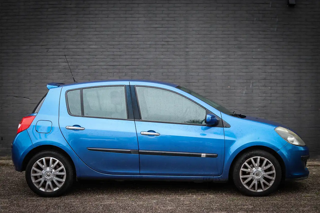 Renault Clio 1.4-16V Dynamique Luxe Net binnen-Nu al te bezicht — photo 1 of 4