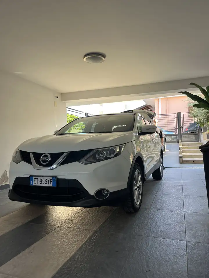Nissan Qashqai 1.5 dci Tekna Dpf FL — photo 1 of 11