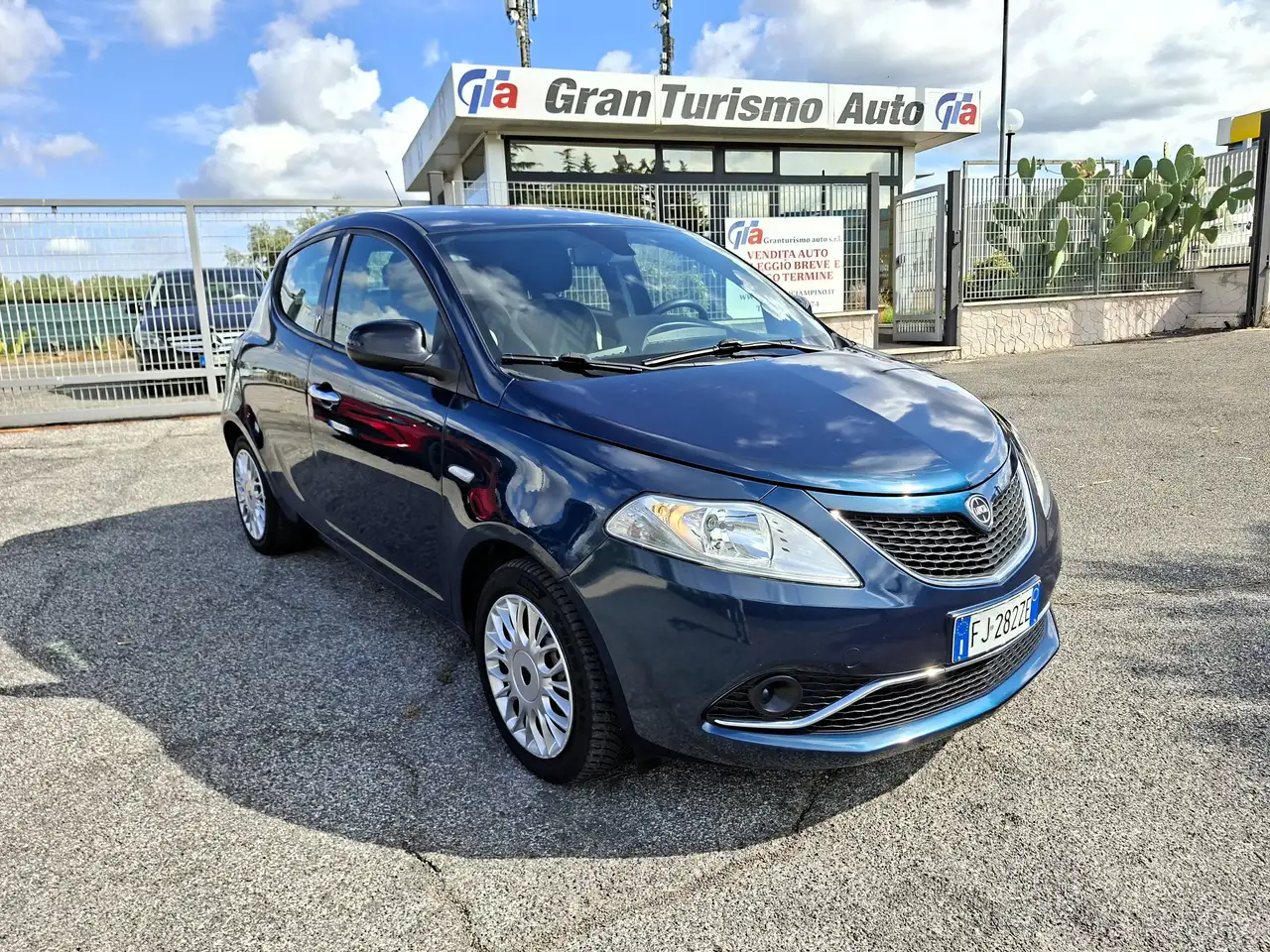 Lancia Ypsilon 1.2 Gold 69cv 5POSTI PREZZO REALE!! 63000KM!! — photo 1 of 15