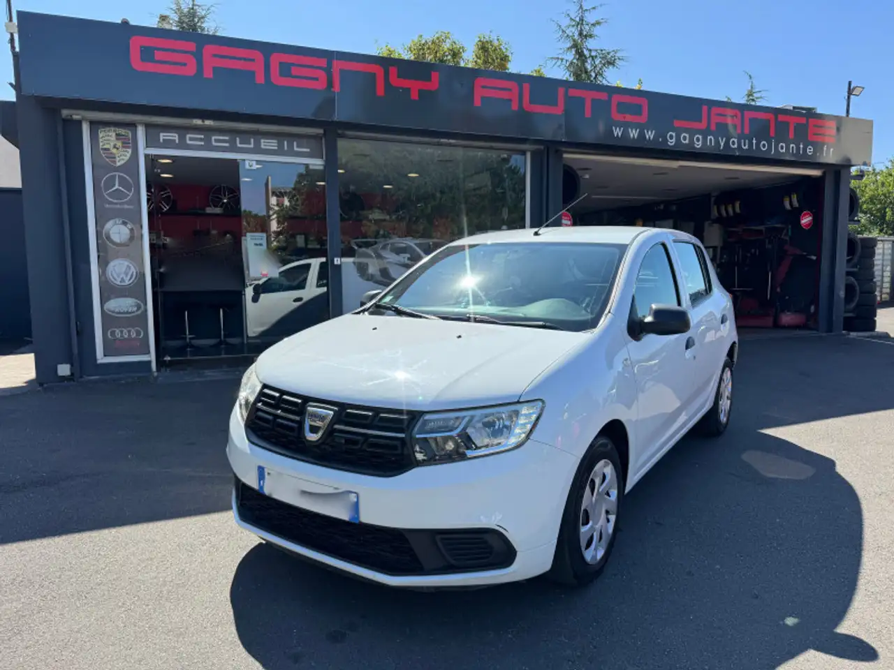 Dacia Sandero 1.0 SCE 75CH AMBIANCE 4CV — photo 1 of 14